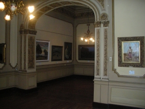 Vista parcial de sala.