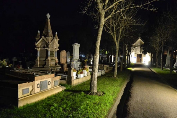 IV Encuentro a la puesta del sol. Ciclo de conferencias en la Capilla del Cementerio Brit&aacute;nico.