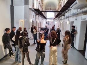 Participantes visitando el Espacio de Arte Contempor&aacute;neo