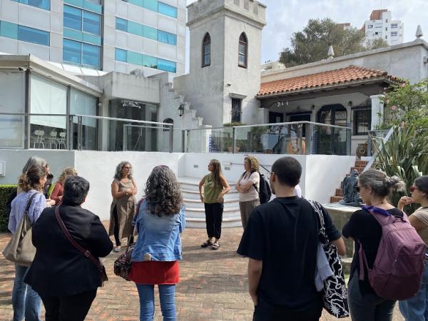 Eva Llamazares y participantes en el Museo Zorrilla