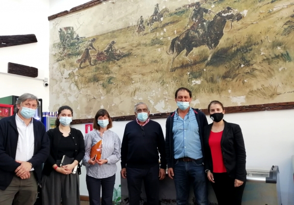 Visita t&eacute;cnica y de relevamiento al mural del artista Enrique Castells Capurro en Young